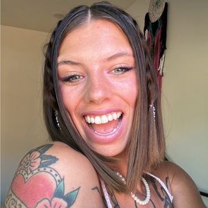 Meet your Posher, Alethea